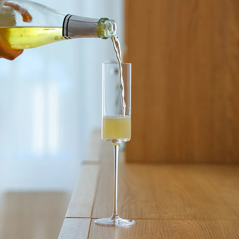 Verre Bulles Dorées en cristal, silhouette élancée et dorée, accessoire chic pour célébrations

