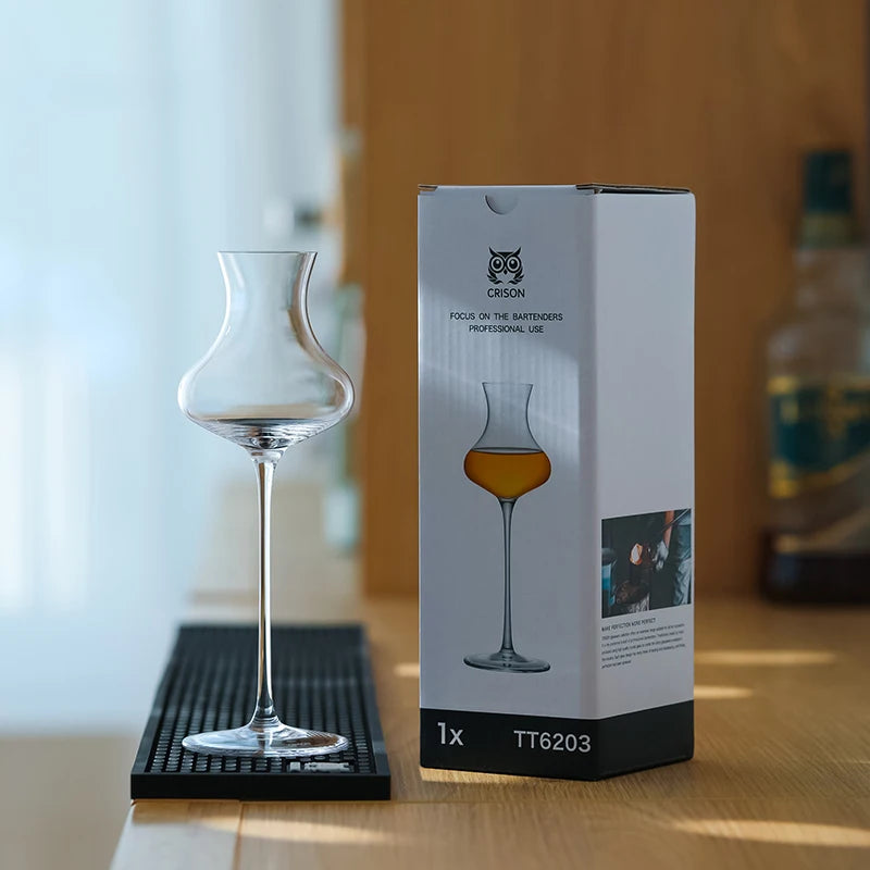 Flûte Élégance en cristal, silhouette longue et fine, parfaite pour des bulles raffinées

