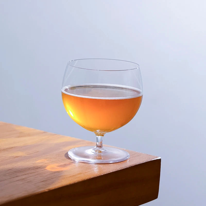 Verre Lueur Arctique en cristal, parfait pour servir des cocktails givrés et élégants