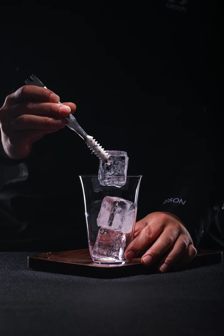 Verre cristallin Reflet du Corail, parfait pour sublimer cocktails tropicaux et boissons fruitées
