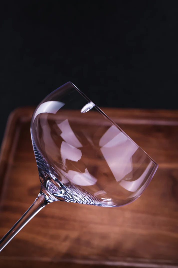 Verre d’exception Saphir Mirage, cristal lumineux aux reflets envoûtants pour soirées chic