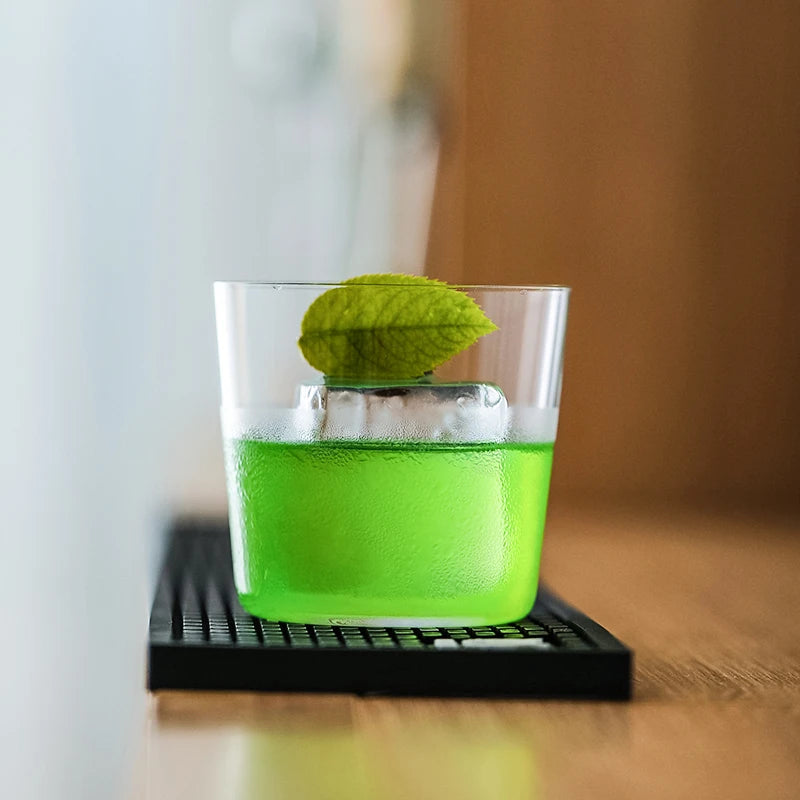 Verre Cristal Brise d’Opale, jeux subtils de lumière et reflets changeants, parfait pour cocktails sophistiqués