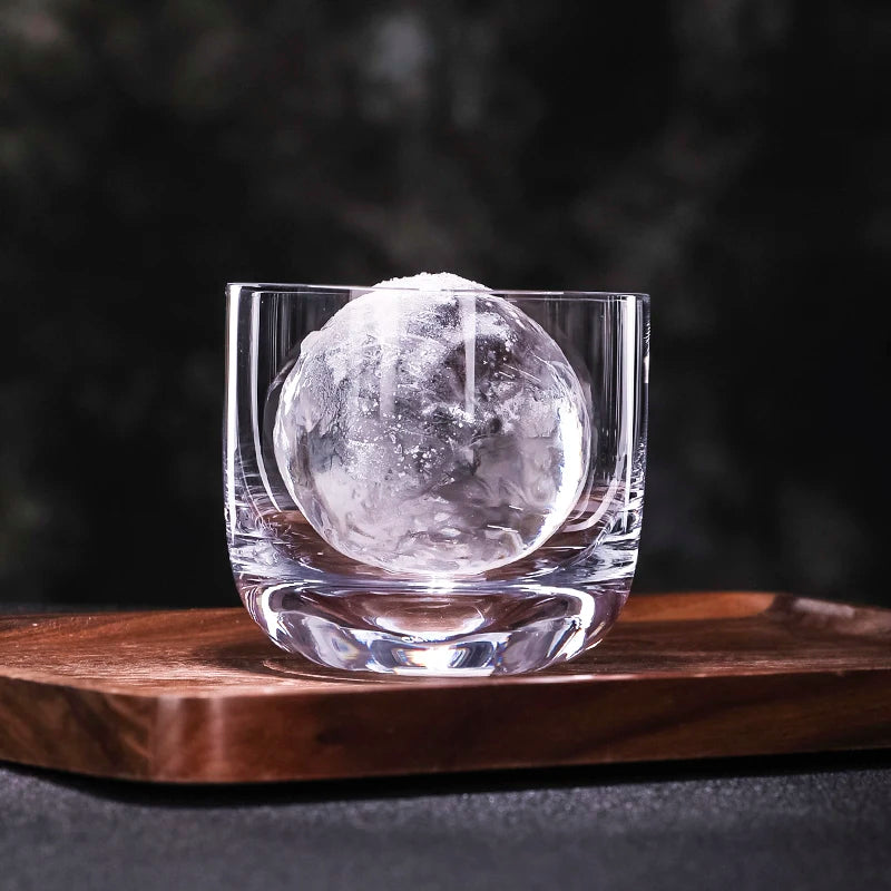 Verre Horizon Perlé, cristal lumineux aux reflets perle, accessoire chic pour apéritifs