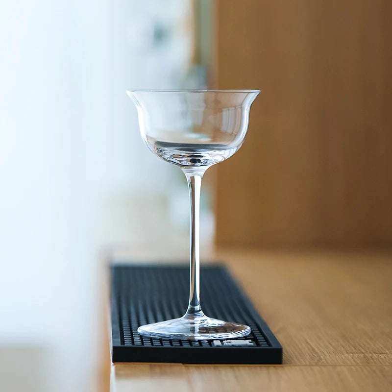 Verre Cristal Nuit des Roses, douceur et élégance, accessoire raffiné pour moments intimes