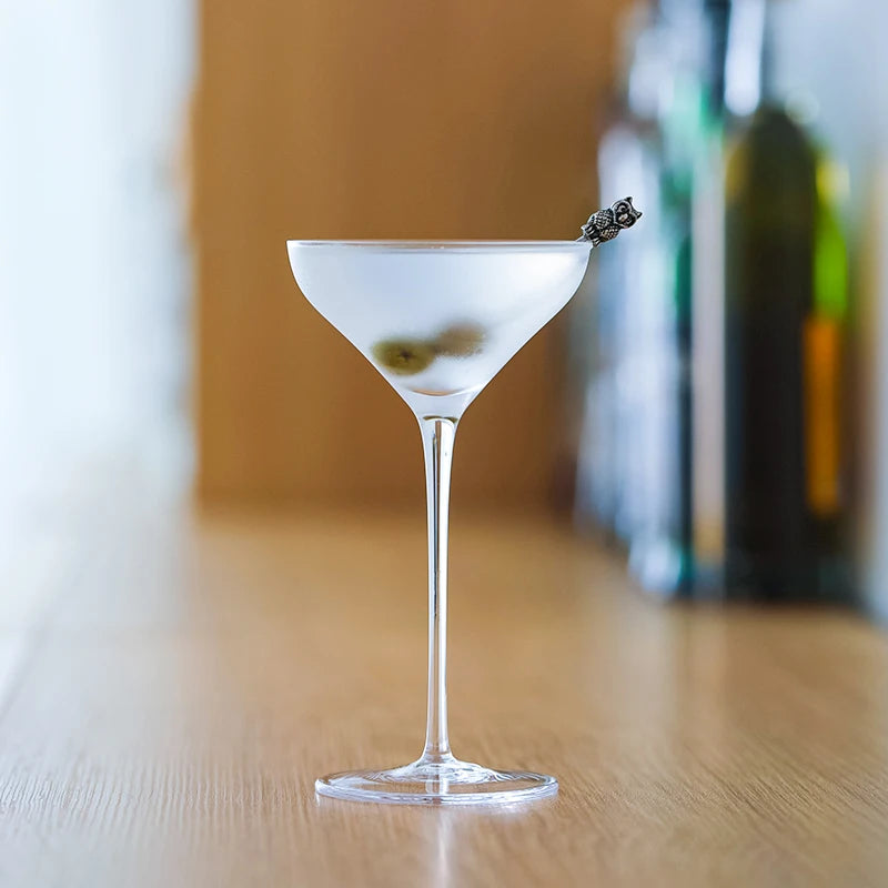 Verre Cristal Éclat Saphir, bleu hypnotique inspiré du saphir, parfait pour sublimer apéritifs et boissons

