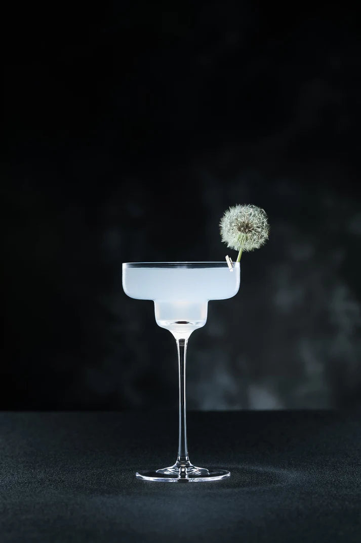 Verre Élégance Givrée en cristal, subtil effet givré, contraste chic entre fraîcheur visuelle et chaleur en bouche